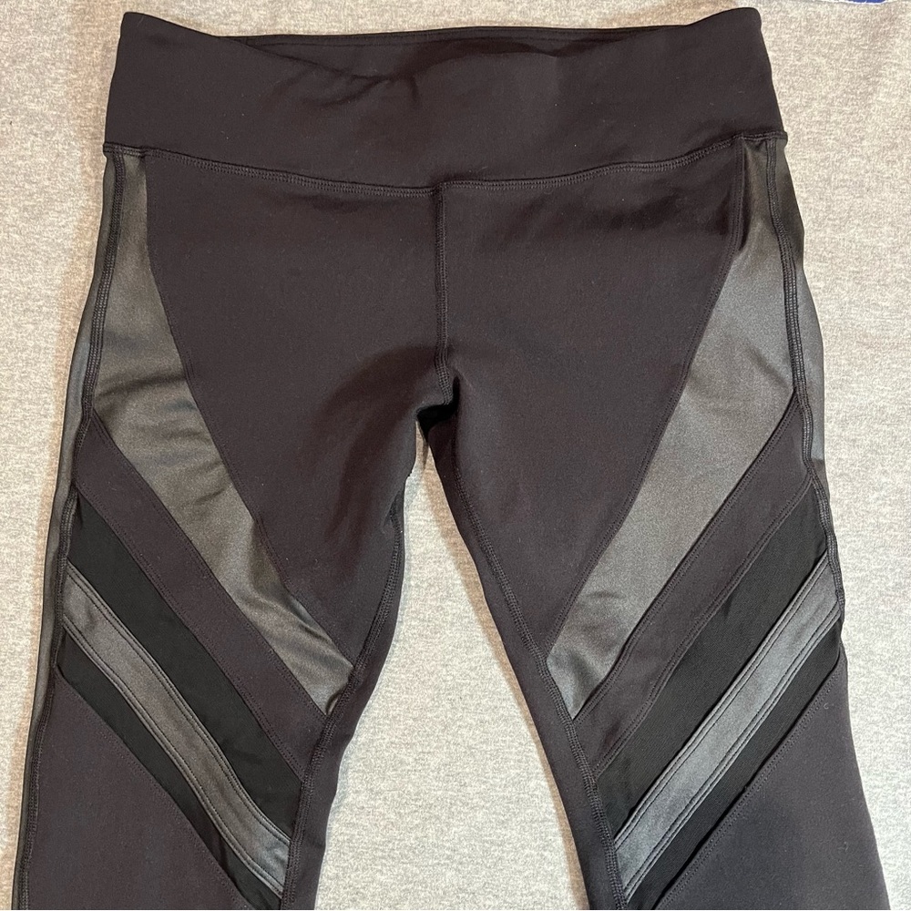 Alo Yoga Epic high rise, black leggings.